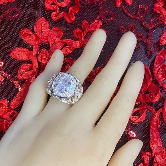Ring Jewelry - Elegant Silver Ring with Clear Gemstone